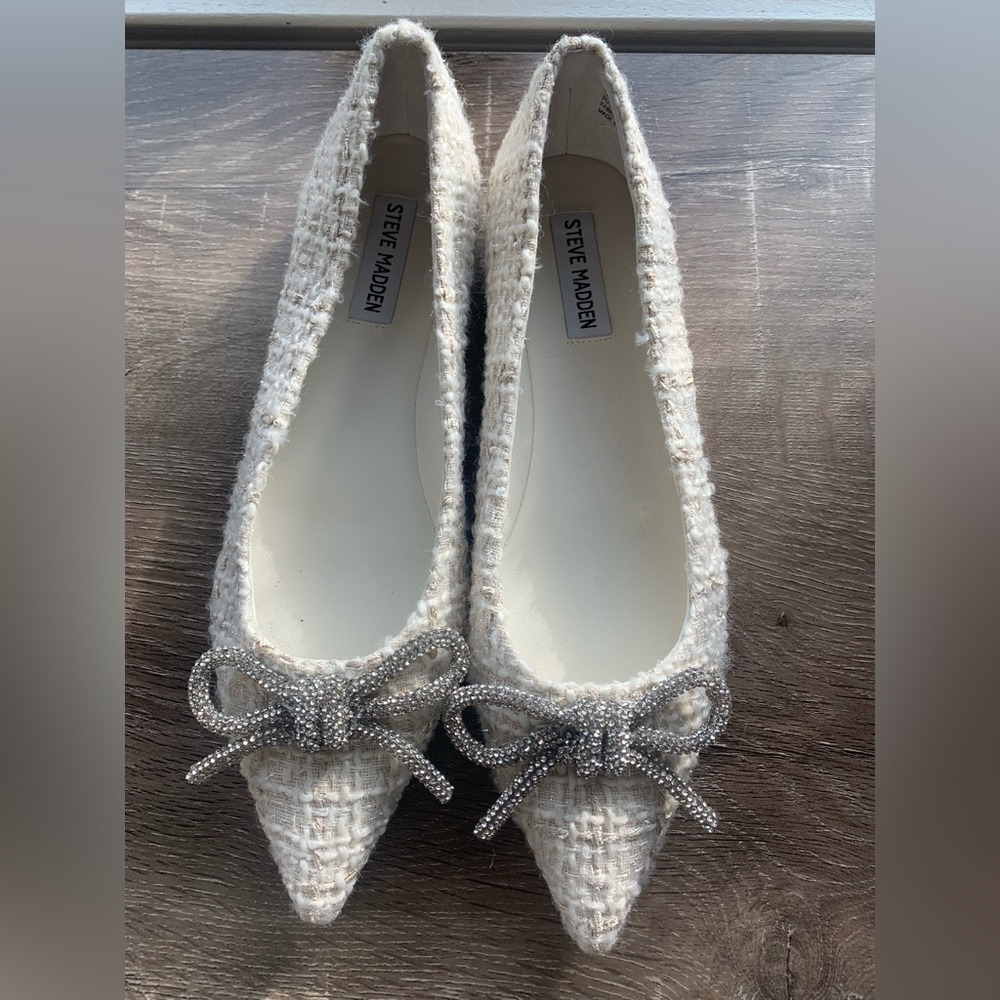 Elina Crystal Bow Pointed Toe Ballet Flat (Women)
Steve Madden